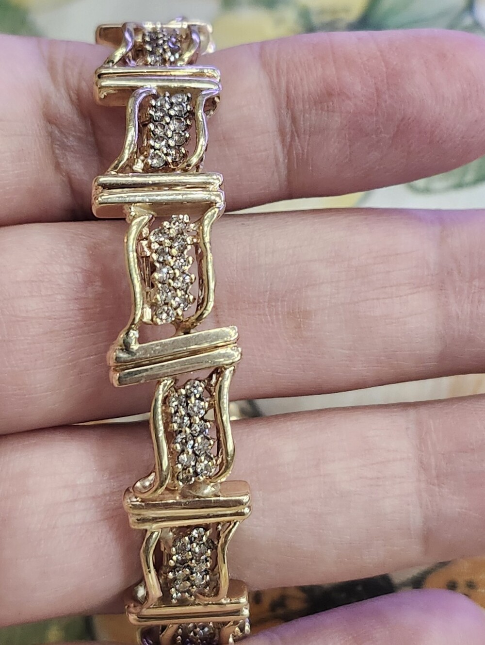 Beautifull 12 K Gold And Diamond Braclate